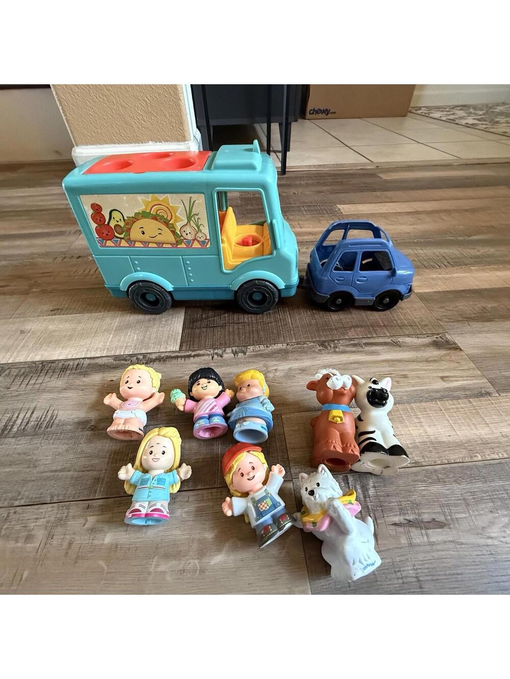Fisher Price Little People "Serve It Up" Taco Food Truck 5 Figures 3 Animals Car